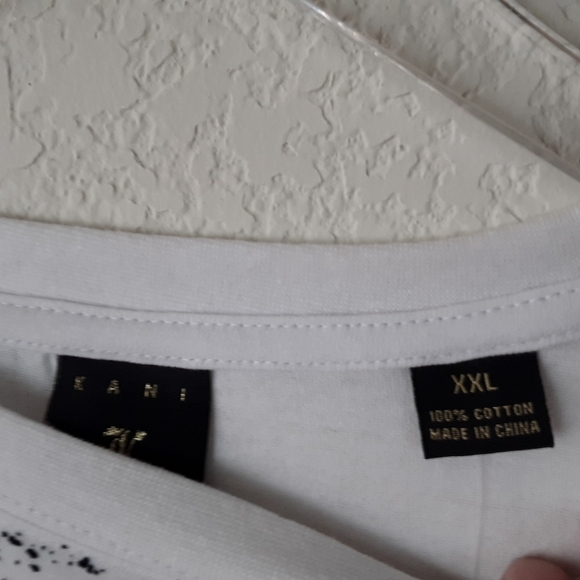 Kani Gold Graphic T-Shirt - Picture 3 of 6